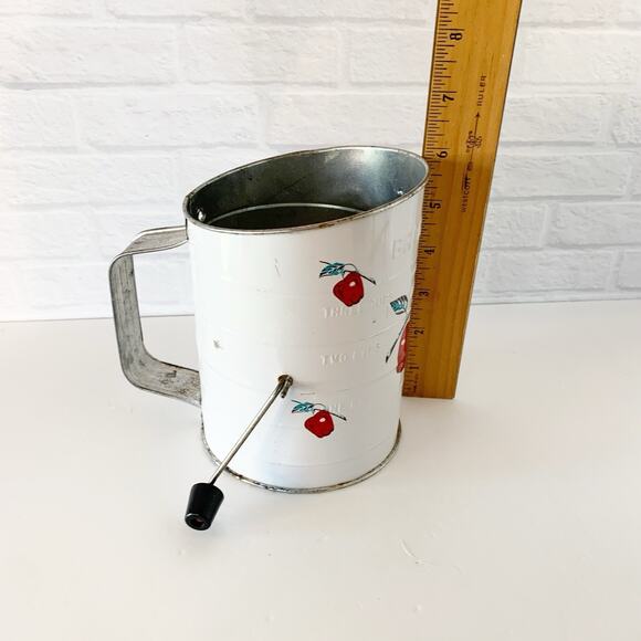 Vintage Bromwell's 3 Cup Flour Sifter Red Apple Design White Wood Knob Grandma - Picture 6 of 7